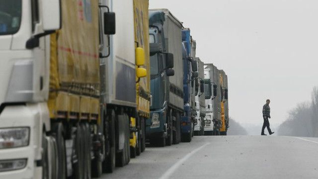 Українців попередили про можливий дефіцит продовольства через блокаду кордону з Польщею