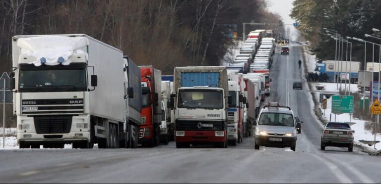 Польша, Словакия, а теперь еще Венгрия: уже три страны ЕС держат блокаду границы с Украиной - today.ua