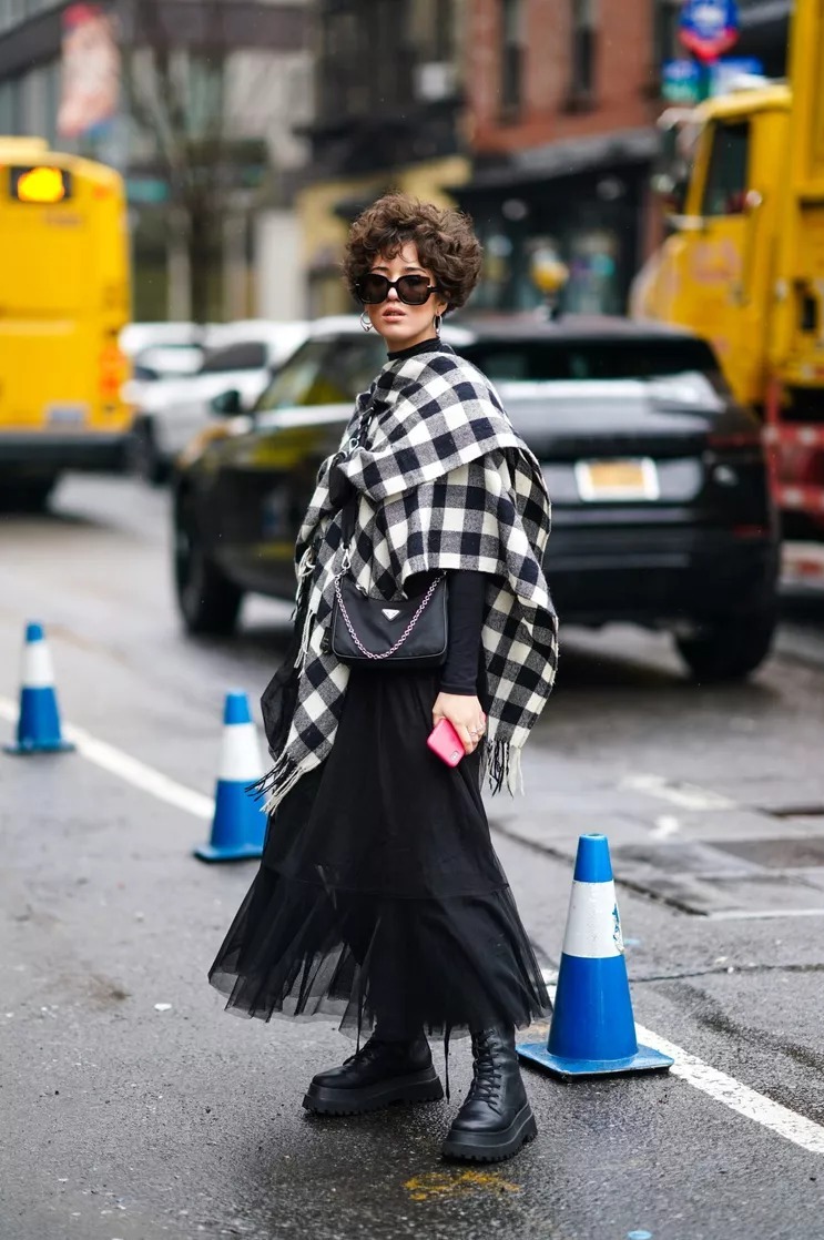 Стилисты показали самый модный шарф этой зимы