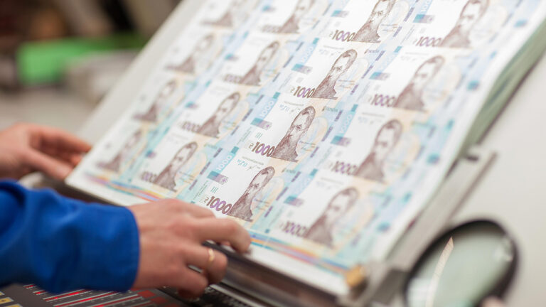 Українські термінали відмовляються приймати нові банкноти: що з ними не так - today.ua