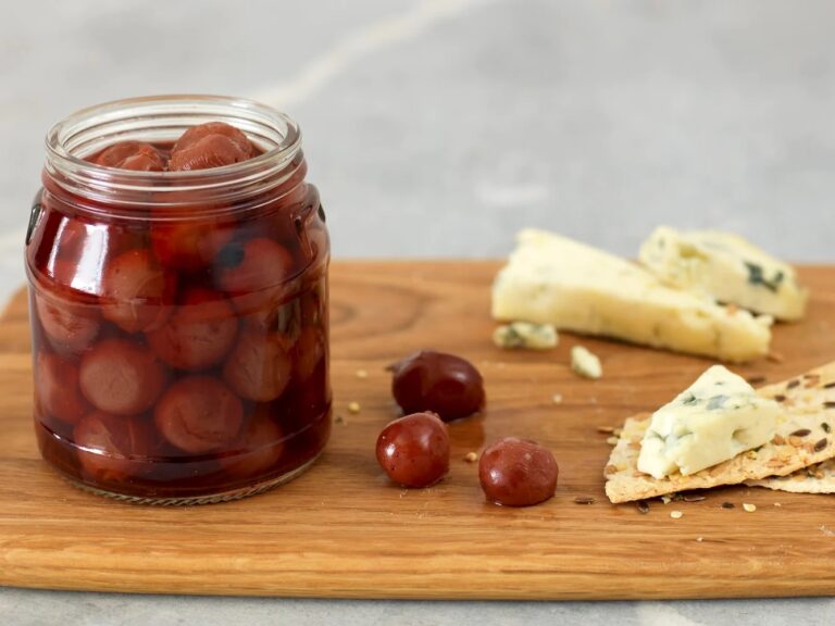 Замінить оливки: як приготувати маринований виноград на зиму - today.ua