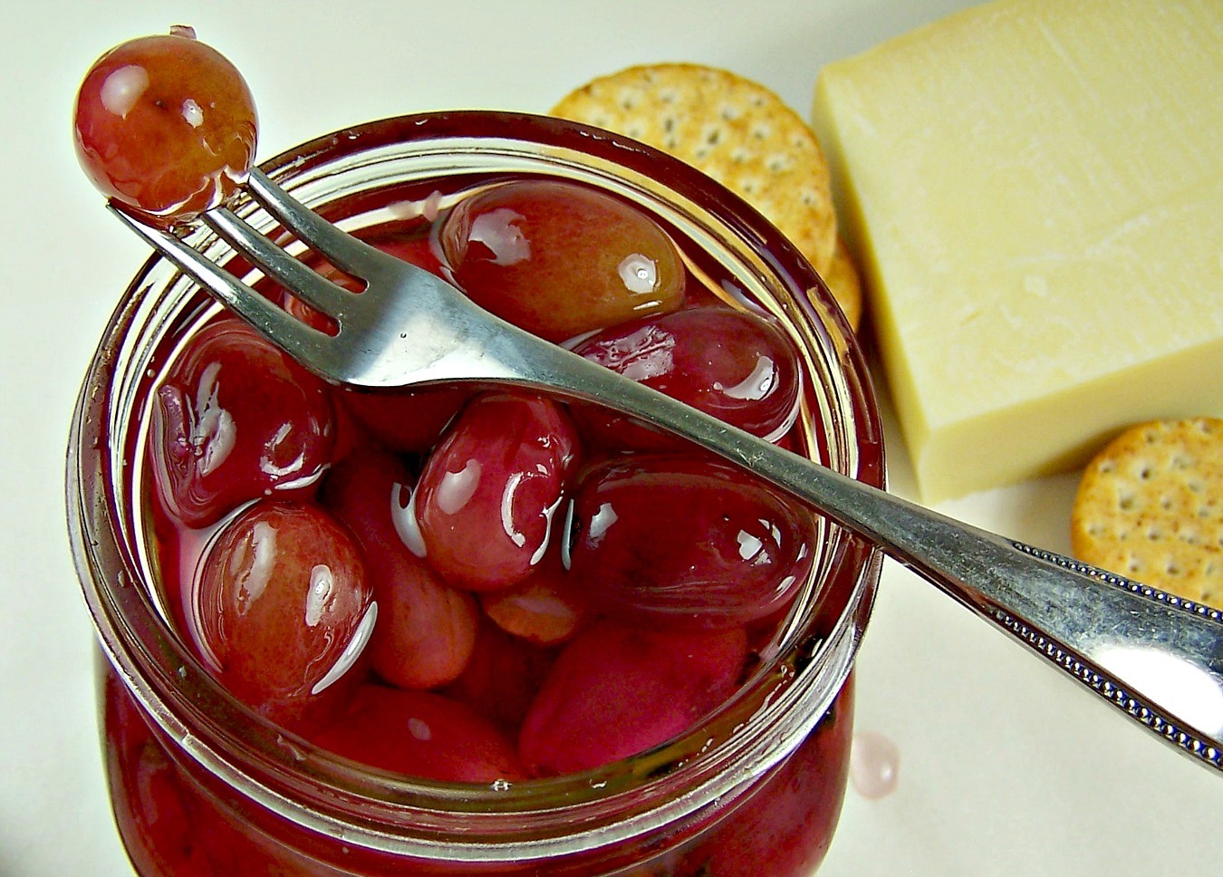Замінить оливки: як приготувати маринований виноград на зиму