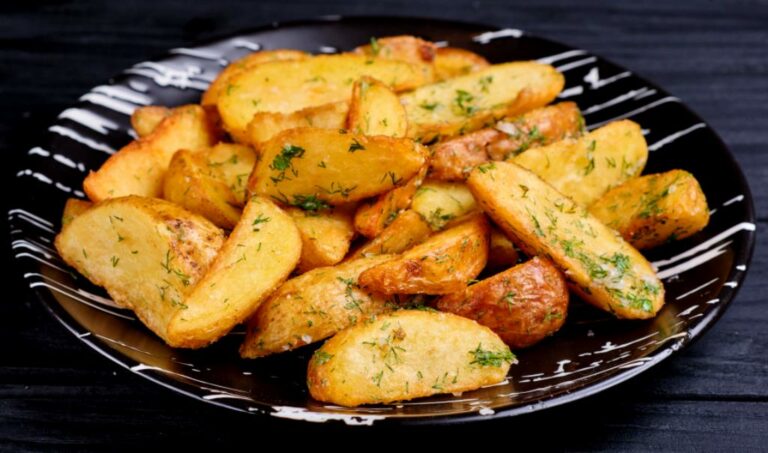 Жареная картошка по-болгарски: новый рецепт, который удивит близких - today.ua