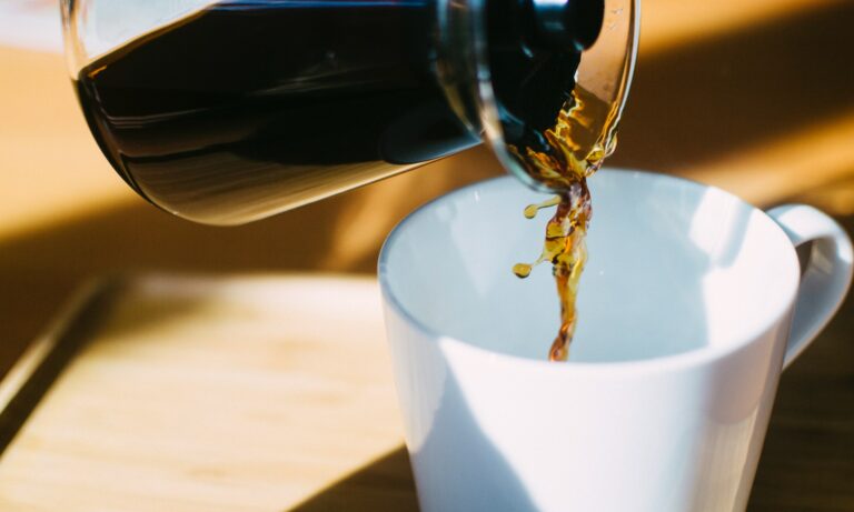 Названо чотири продукти, з якими не можна поєднувати каву, щоб не нашкодити здоров'ю - today.ua