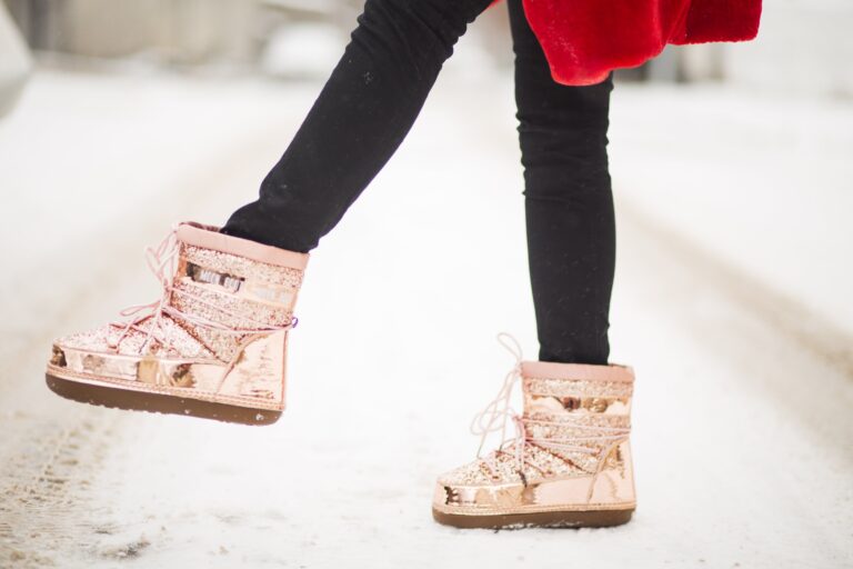 Чтобы не мерзли ноги: 5 простых способов утеплить зимнюю обувь - today.ua