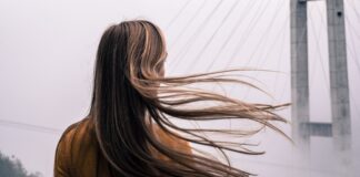 Рисова вода для здорового та блискучого волосся: як приготувати домашній засіб - today.ua