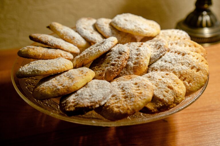 Смачний десерт за 20 хвилин: простий рецепт ароматного медового печива - today.ua