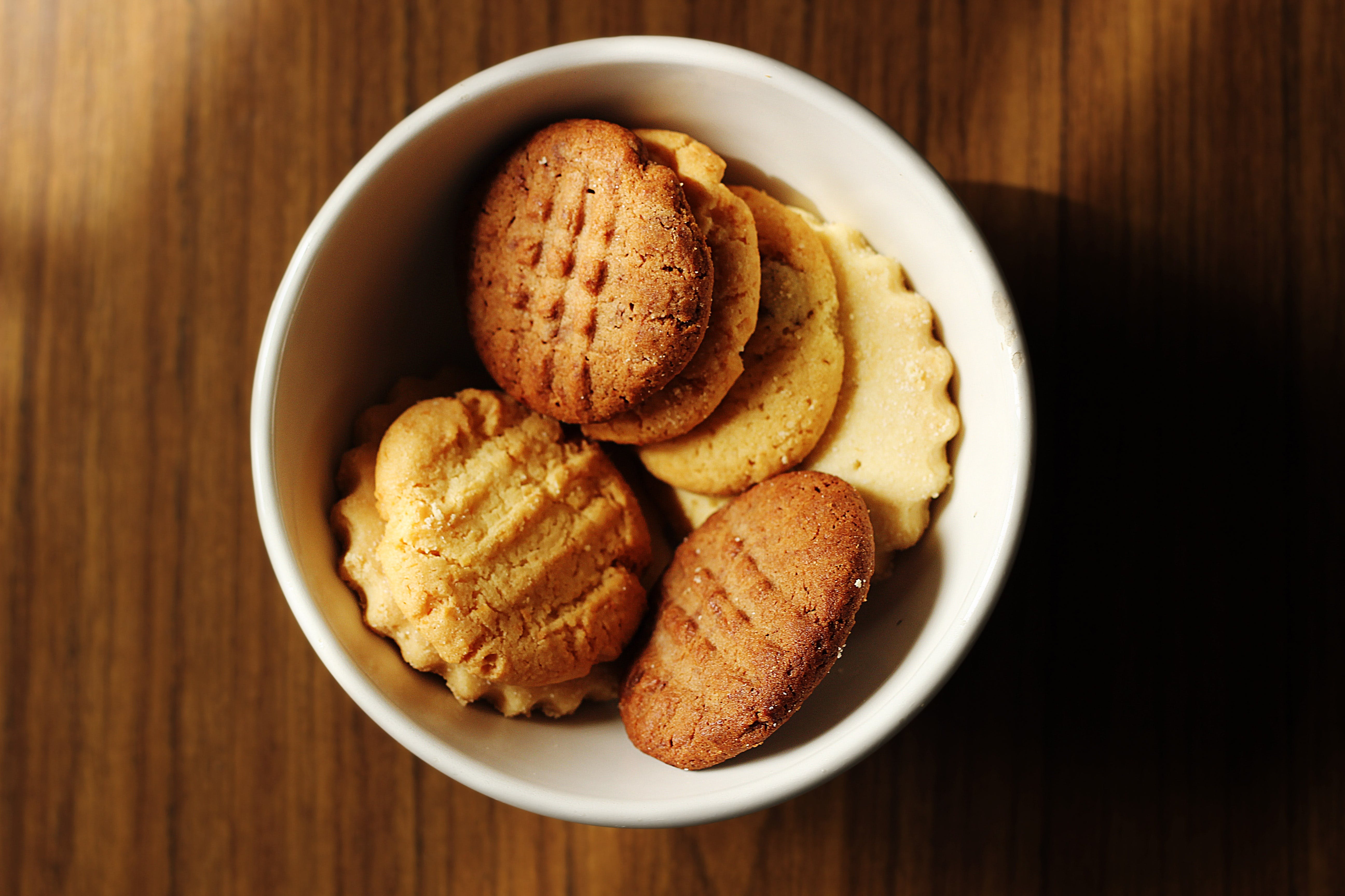 Усього з трьох інгредієнтів: як приготувати смачне бісквітне печиво