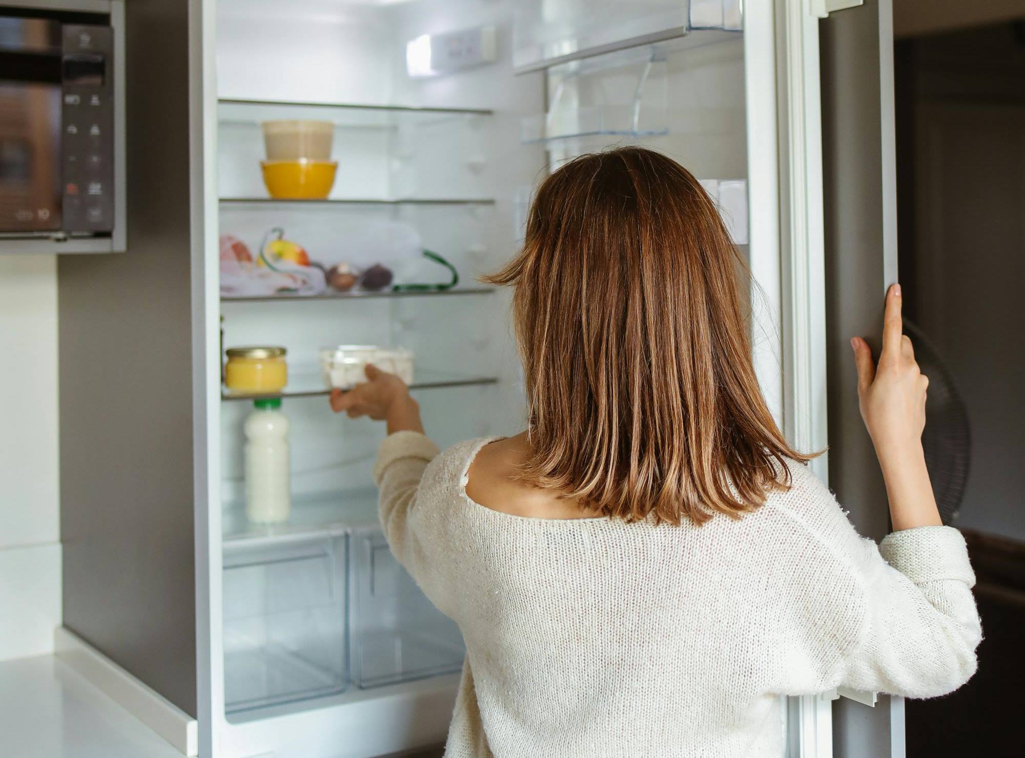 "Ночной дожор": простые способы побороть желание поесть поздно вечером