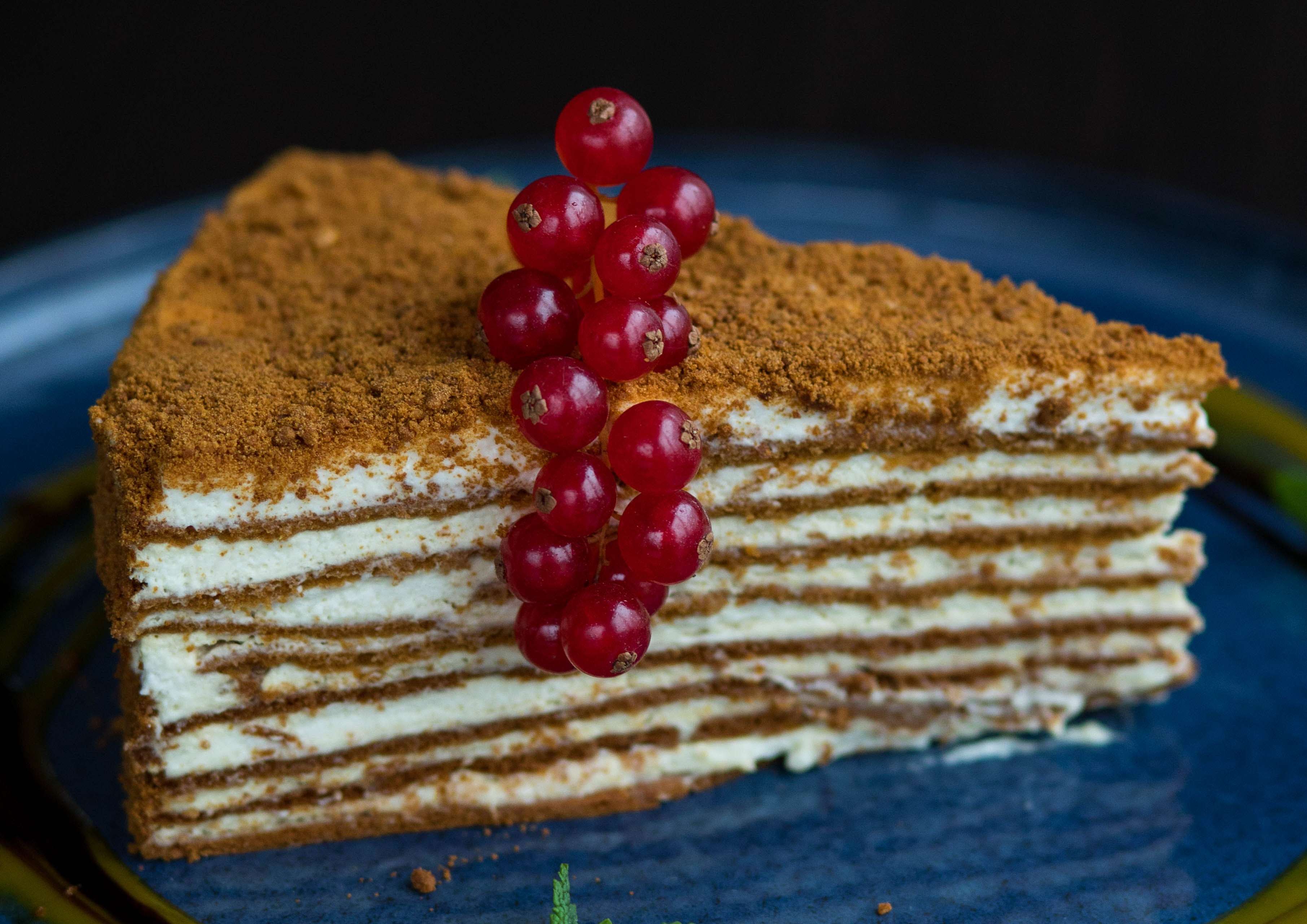 Медовик на сковороді: рецепт ідеального торта для зайнятих господарок