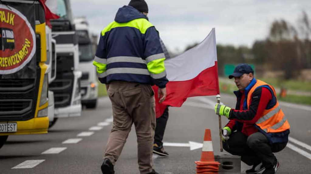 В Украине ожидается дефицит продуктов из-за блокады границы с Польшей 