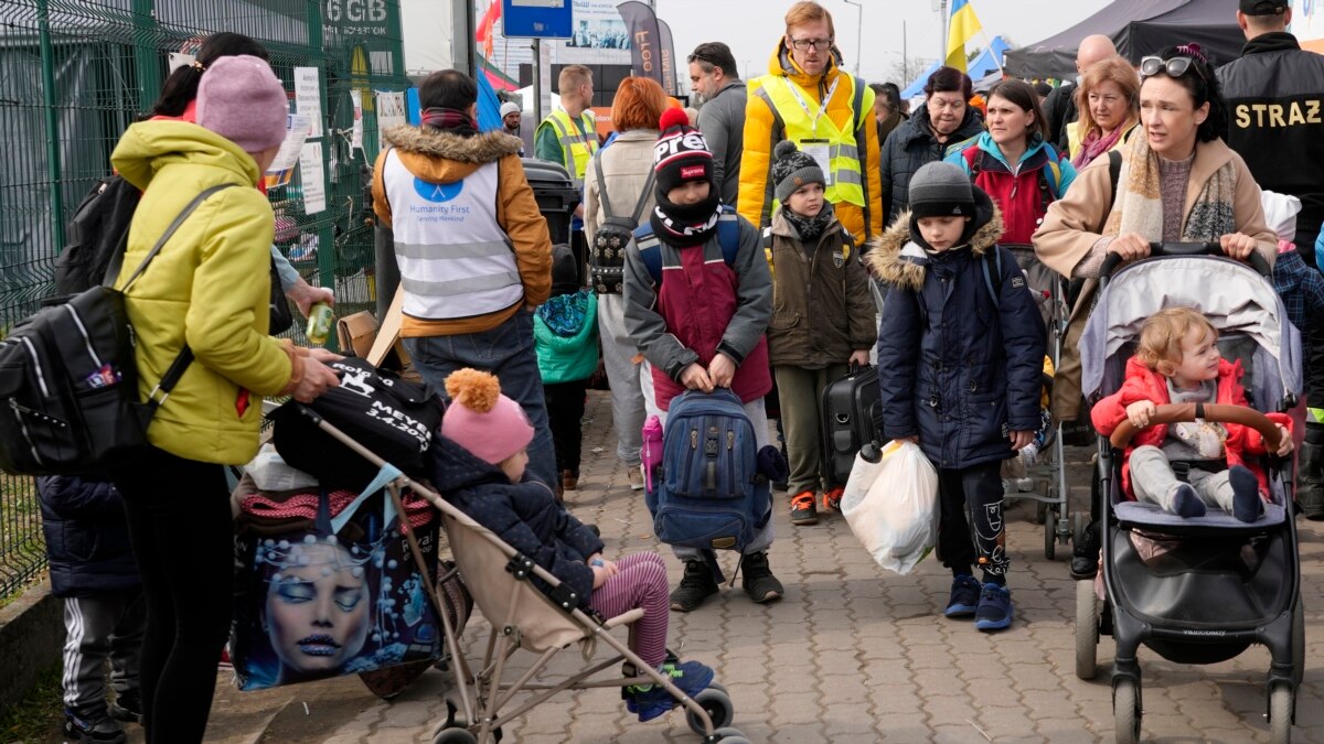 Выше средней зарплаты: названы европейские страны с самыми большими выплатами для украинских беженцев