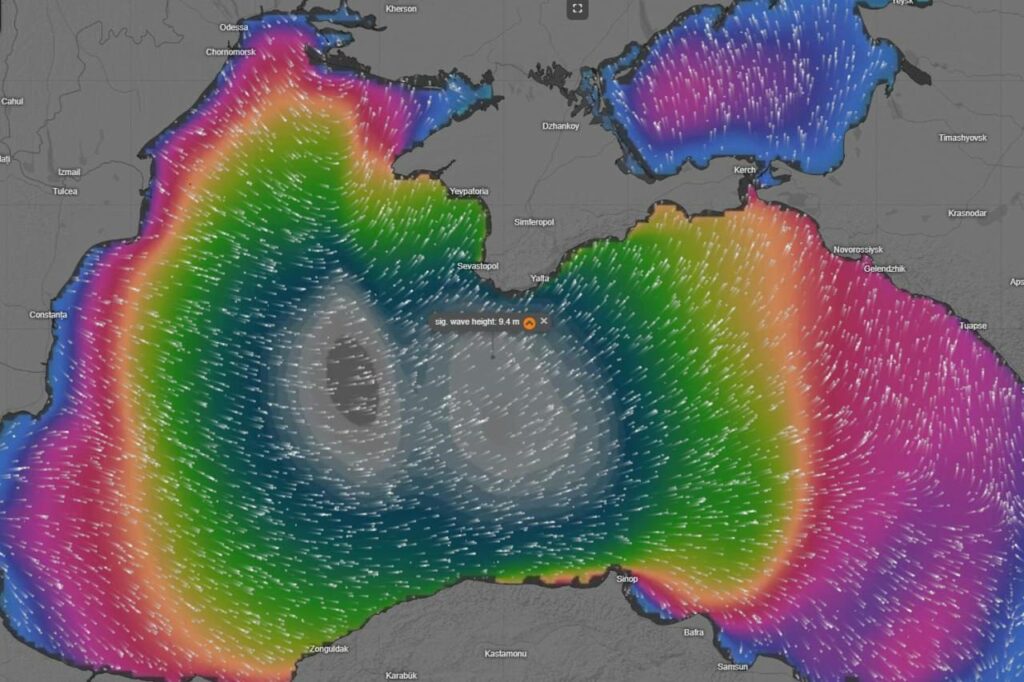 В Крыму бушует шторм столетия, 9-метровые волны поглощают все: стало известно, куда дальше пойдет буря