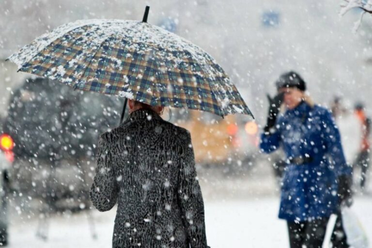Снігопади в Україні продовжаться, подекуди намете до 50 сантиметрів снігу: прогноз погоди на понеділок - today.ua