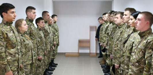 В українських вишах запроваджують курс військової підготовки для всіх студентів, включаючи дівчат - today.ua