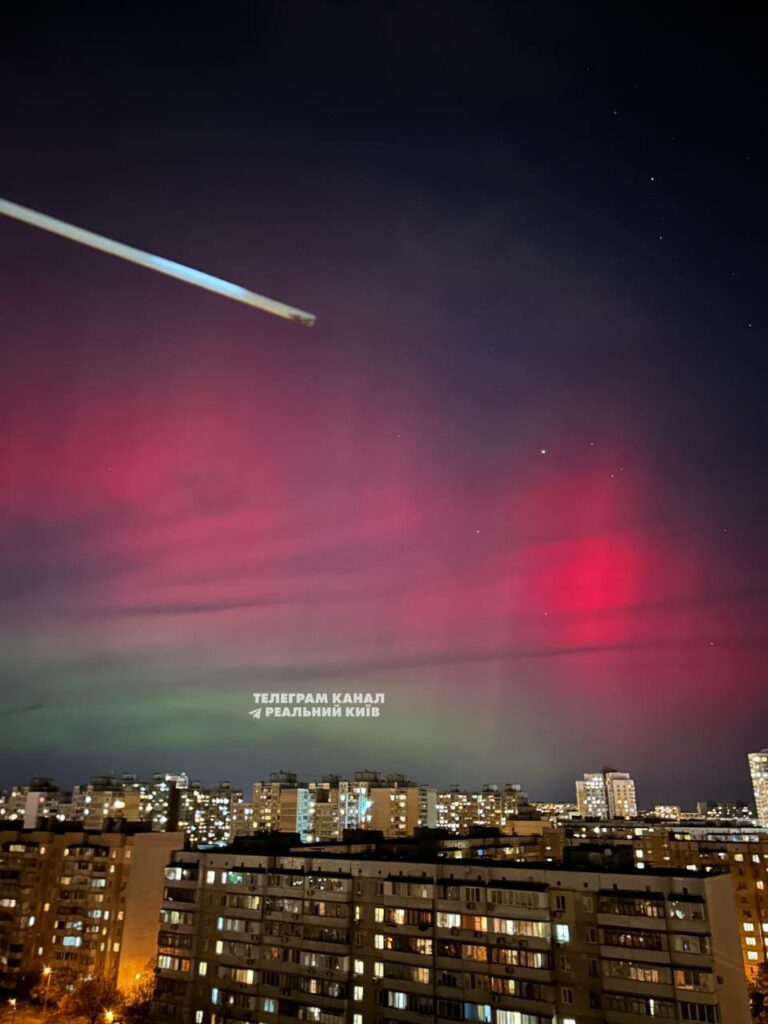 Небо над Україною запалило полярне сяйво небаченої краси: фантастичні фото астрономічного явища