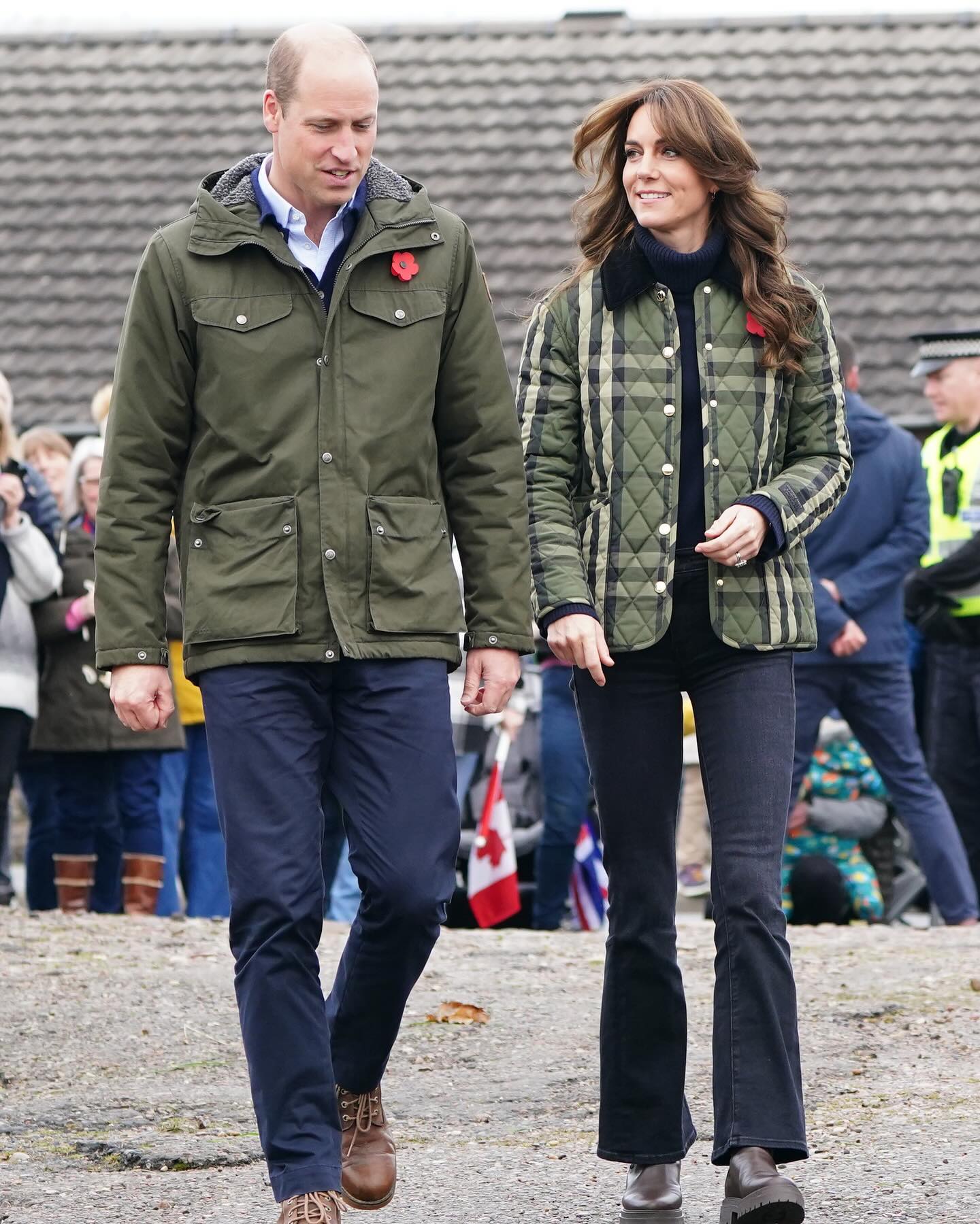Стьобана куртка та джинси-кльош: новий стильний вихід Кейт Міддлтон