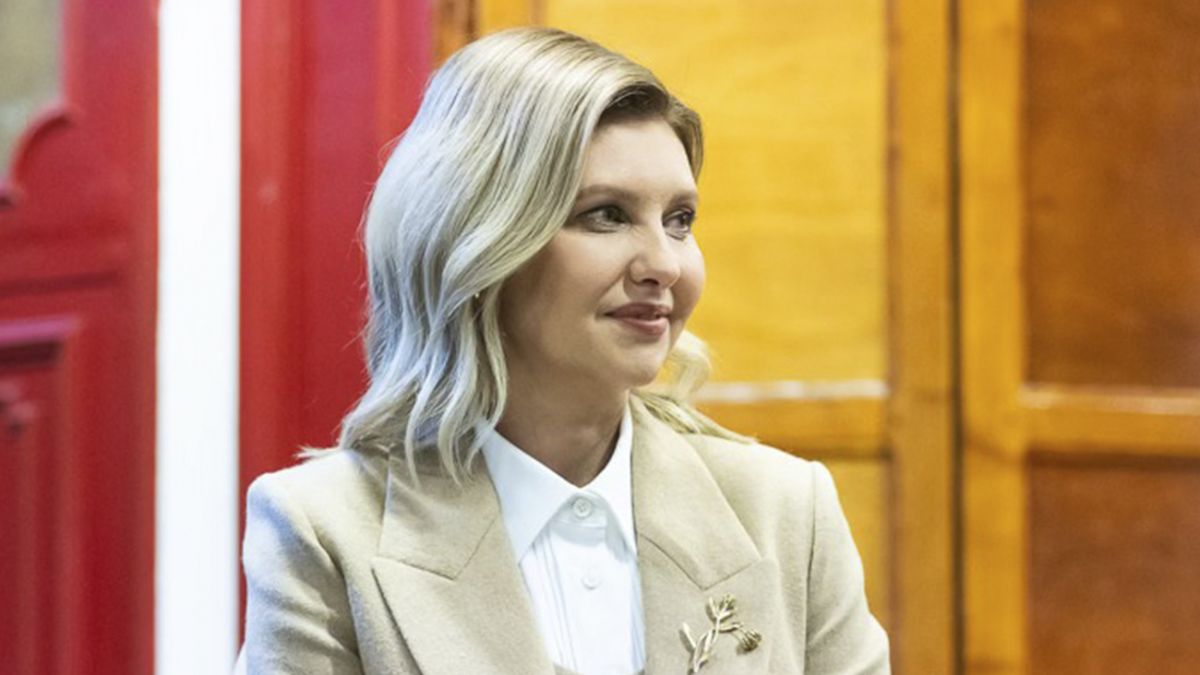 У бежевому тотал-образі: Олена Зеленська зустрілася із африканськими журналістами у Києві - today.ua