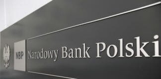 Украинцы в Польше берут кредиты в банках на миллионы евро - today.ua