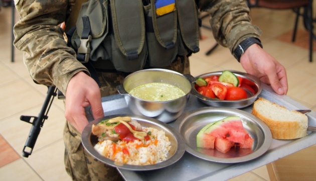 Питание в армии коренным образом изменится: воинам ВСУ будут предлагать на выбор 16 различных меню