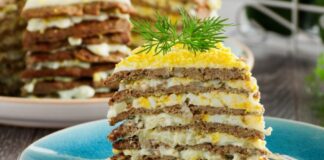 Печеночный торт с секретным ингредиентом: что добавить в блюдо для более яркого вкуса - today.ua