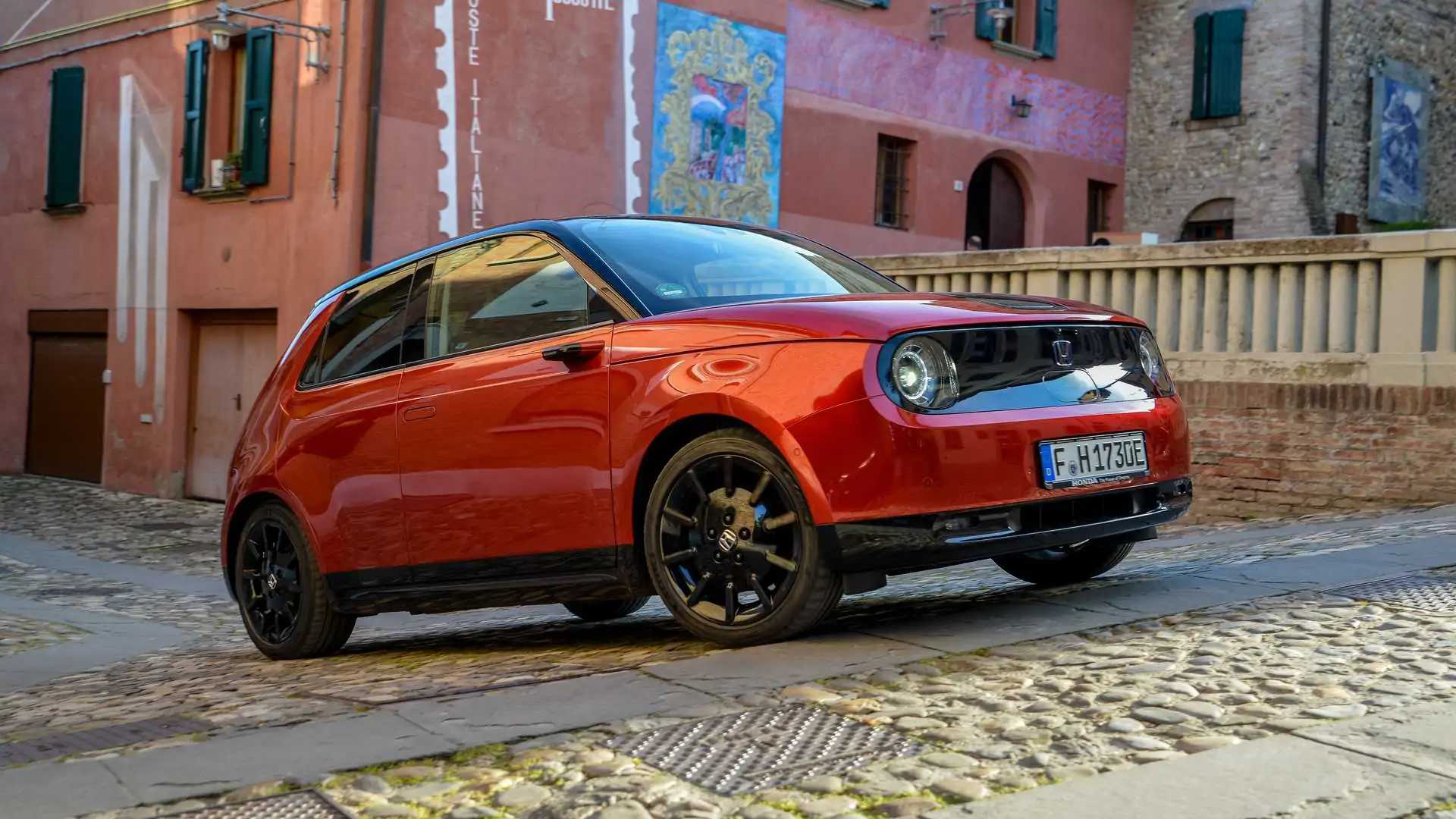 Honda снимает с конвейера электромобиль Honda E