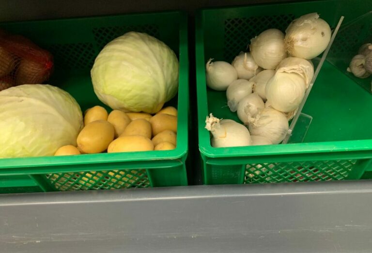 В Україні різко виросли ціни на картоплю, цибулю та капусту на початку зими: у яких супермаркетах овочі найдешевші - today.ua