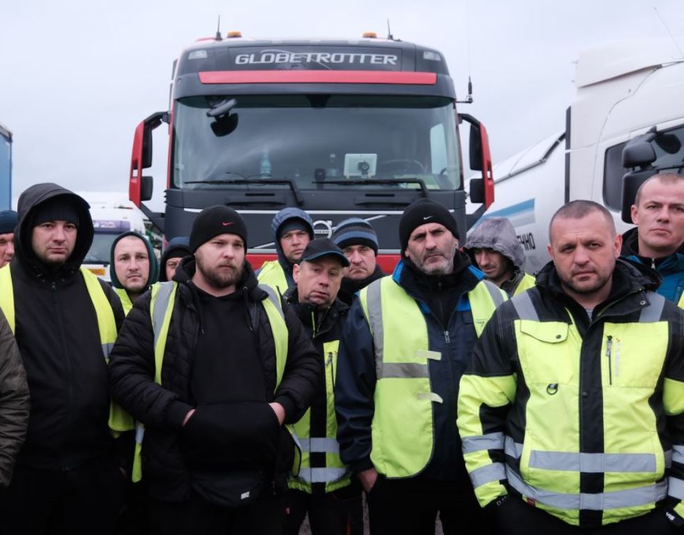 Украинские дальнобойщики объявили голодовку из-за блокады польской границы и озвучили требование 