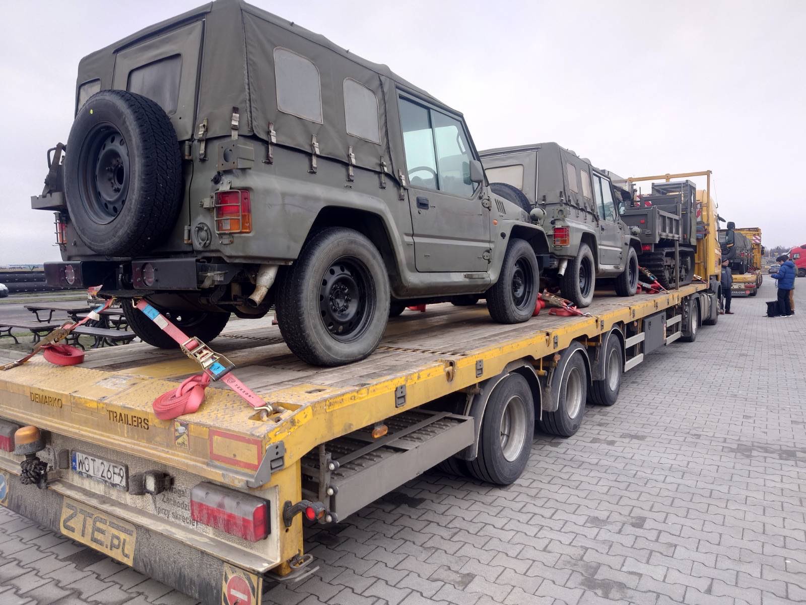 Украина получила новые армейские внедорожники Mitsubishi Type 73