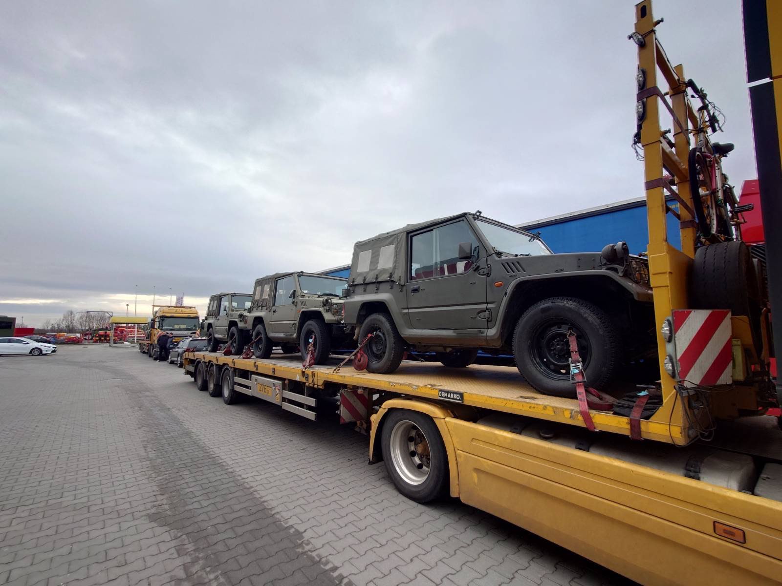 Украина получила новые армейские внедорожники Mitsubishi Type 73 - today.ua