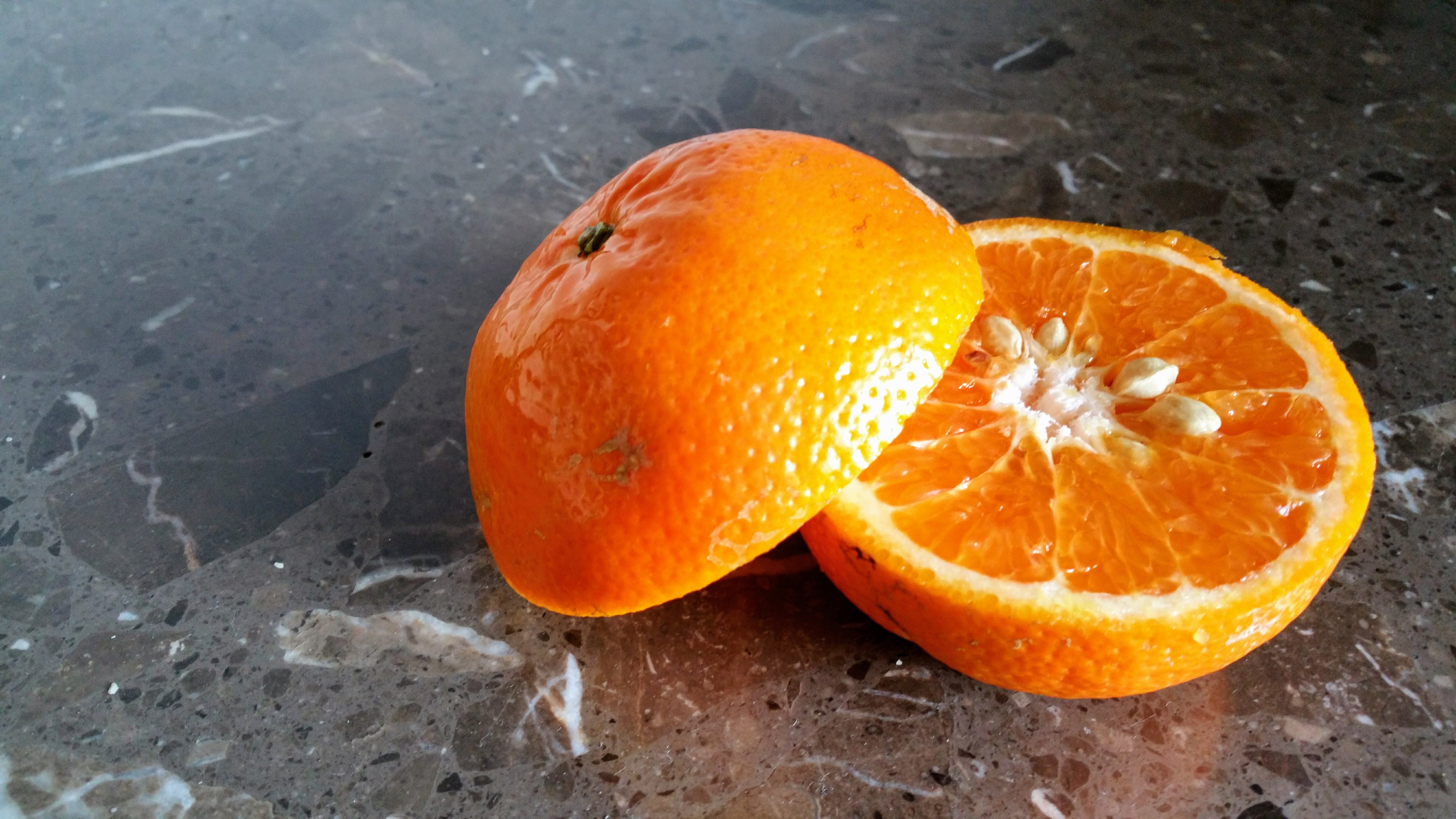 Почему не стоит выбрасывать корки апельсинов: пригодятся в уборке и уходе за собой