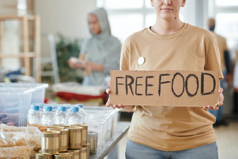 Благотворительная организация выдаст бесплатные продукты украинцам: кто может получить - today.ua