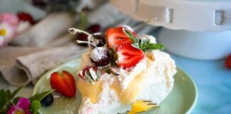 Десерт “Павлова“: рецепт воздушного пирожного со сливочным кремом - today.ua