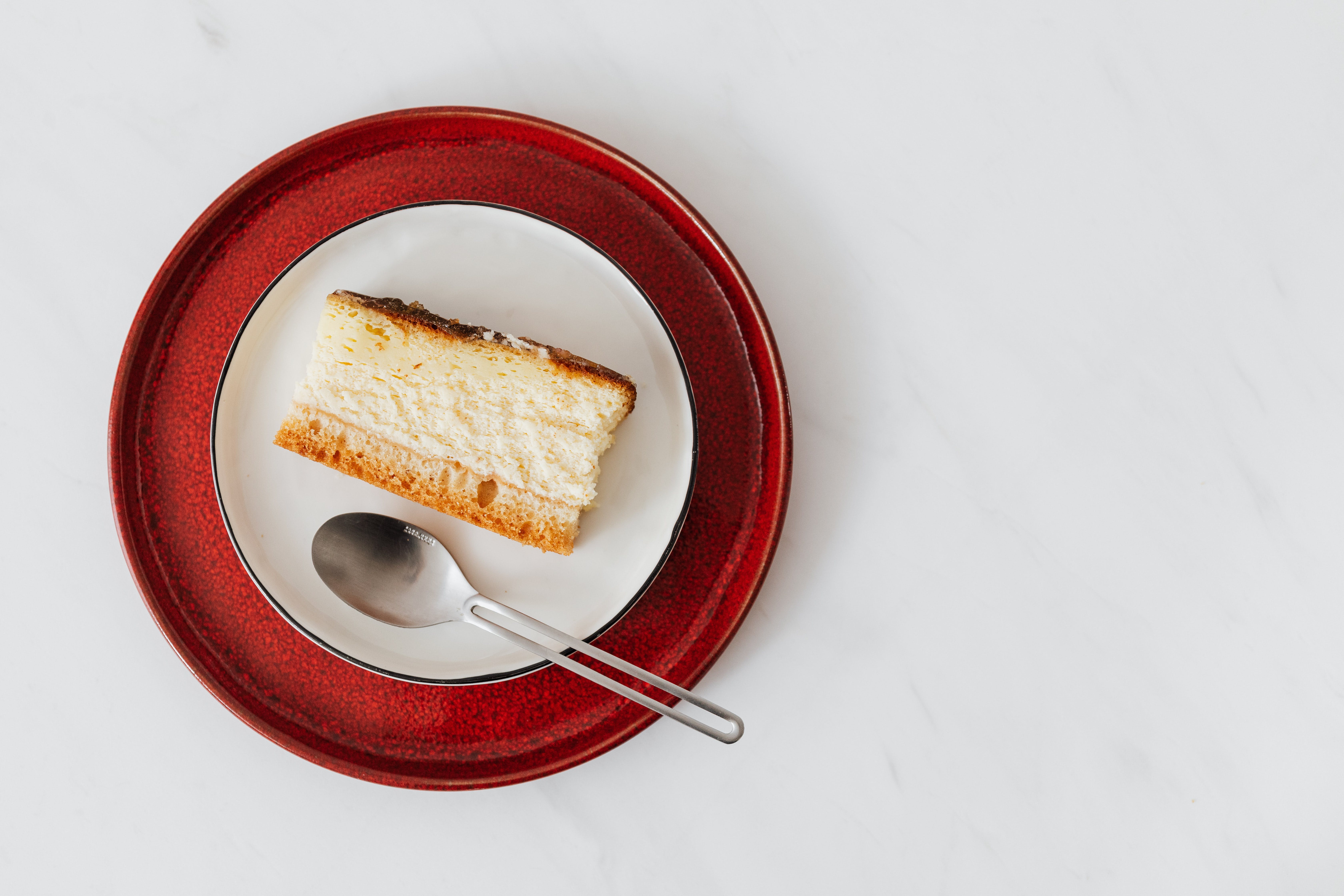 Смачний десерт з простих продуктів: рецепт італійського пирога “12 ложок“