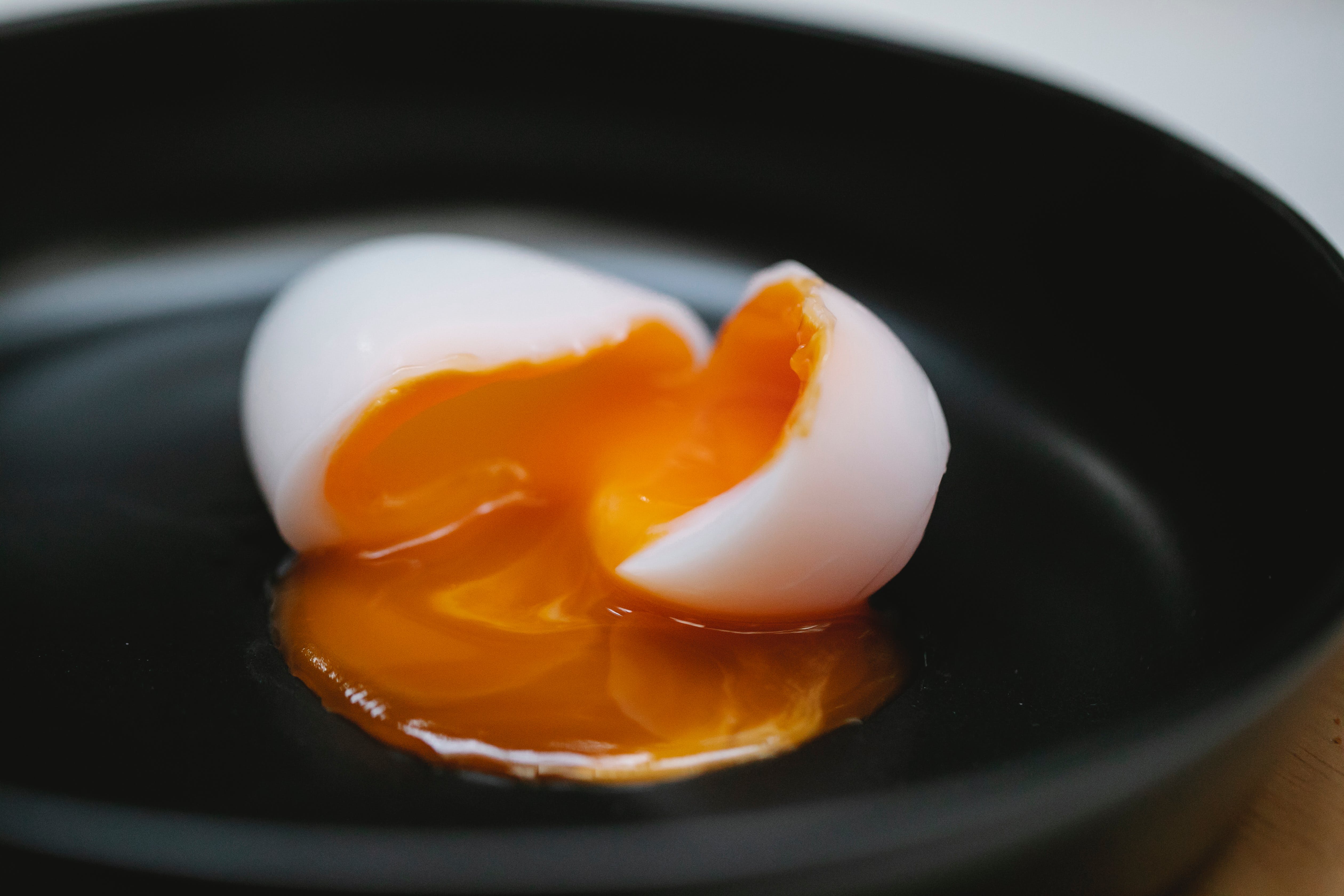 Як приготувати ідеальні яйця некруто: способи приготування смачного сніданку 