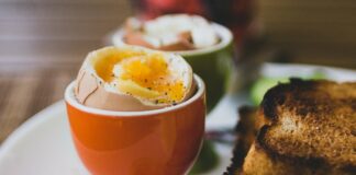 Как приготовить идеальные яйца всмятку: способы приготовления вкусного завтрака  - today.ua