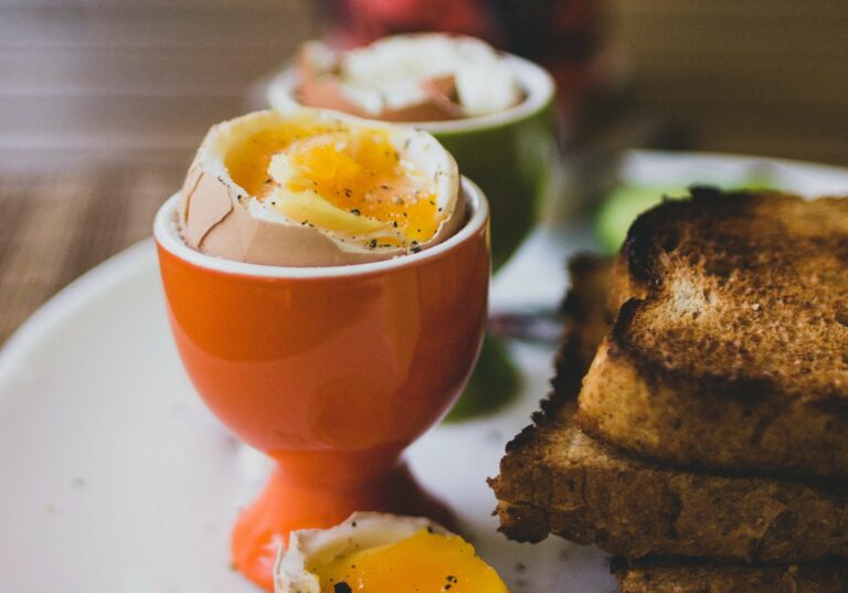Як приготувати ідеальні яйця некруто: способи приготування смачного сніданку  - today.ua