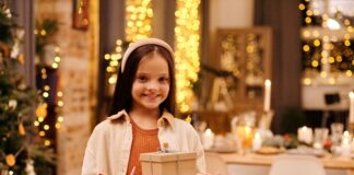 Українським дітям видадуть солодкі подарунки та засоби гігієни: хто може отримати - today.ua