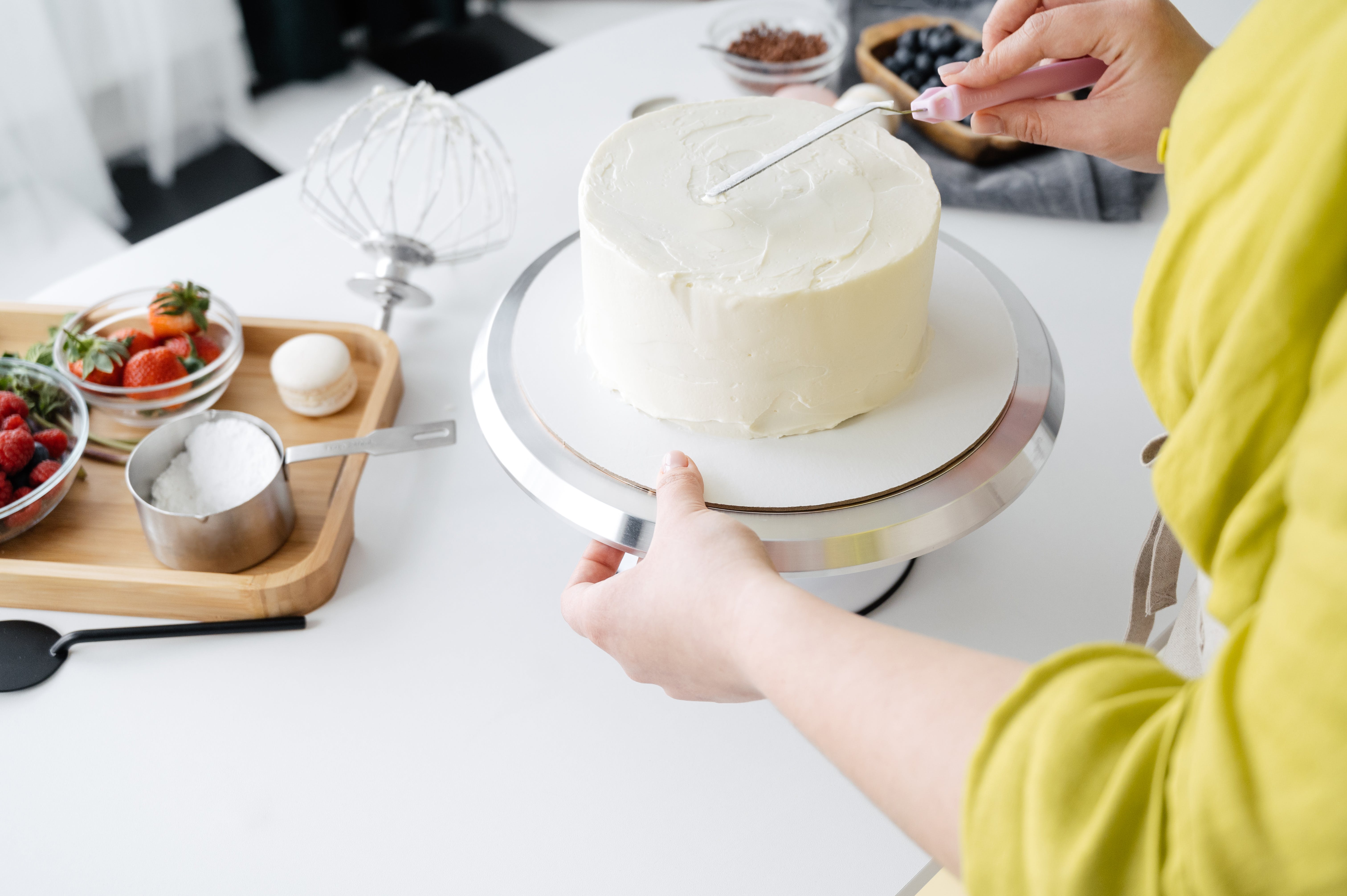 Смачніше магазинного: простий рецепт ванільного торта з глазур'ю