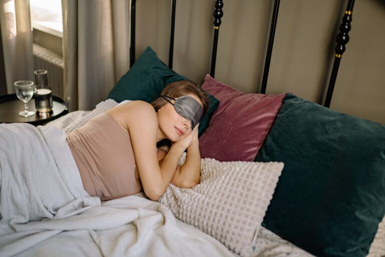 Самая вредная поза для сна: опасна для будущих мам и приводит к болям в спине - today.ua