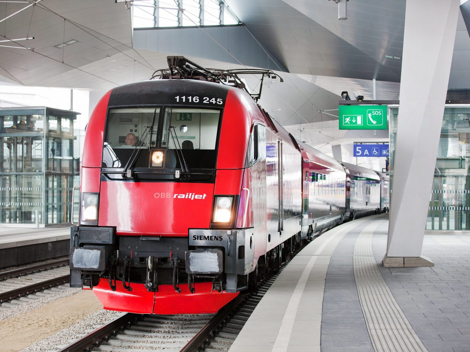 Укрзалізниця запустить нові міжнародні потяги: названо маршрути та вартість квитків 