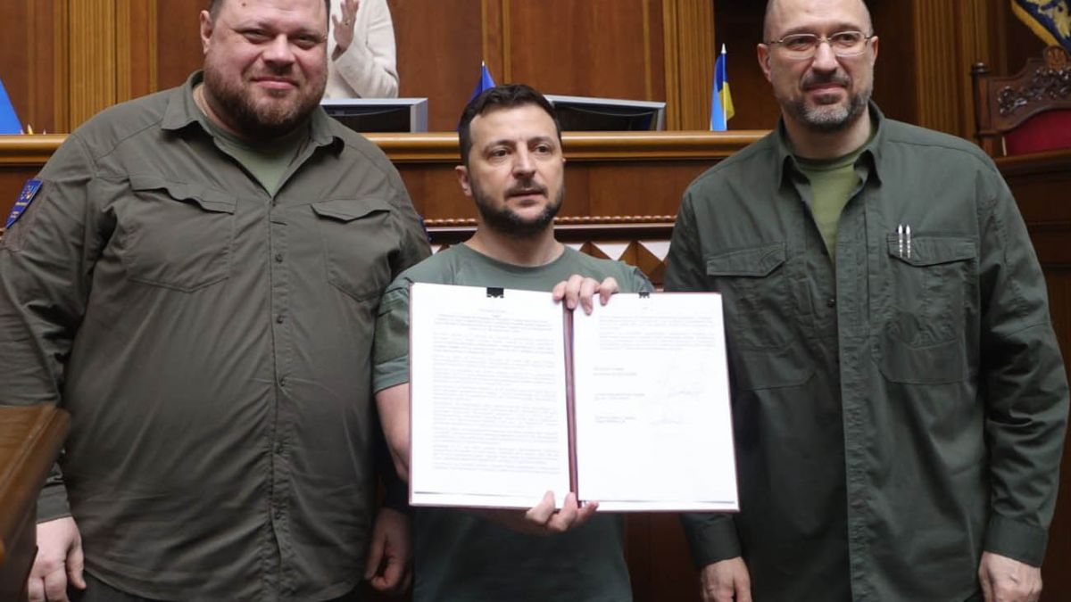 Президент обяжет Верховную Раду решить вопрос с мобилизацией народных депутатов и чиновников