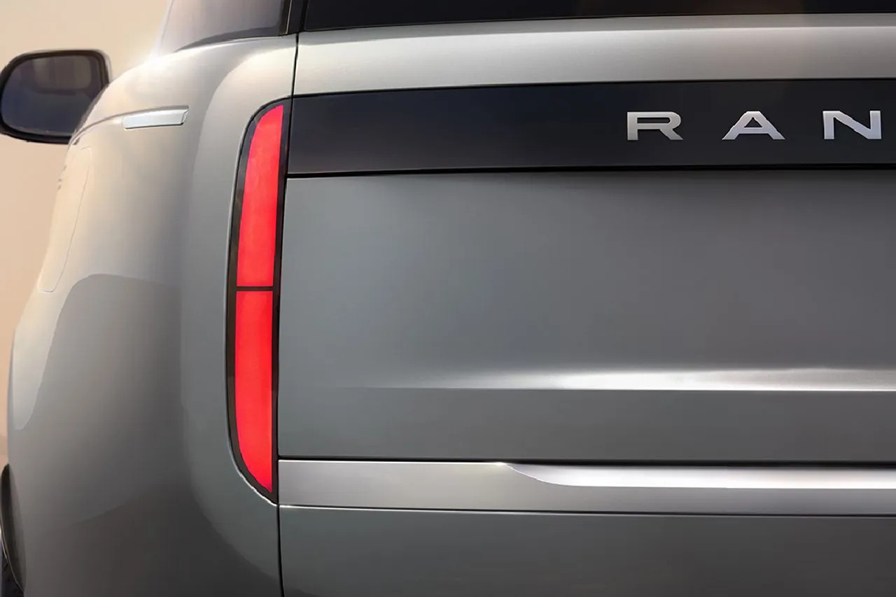 Стали відомі подробиці про електричний Range Rover EV