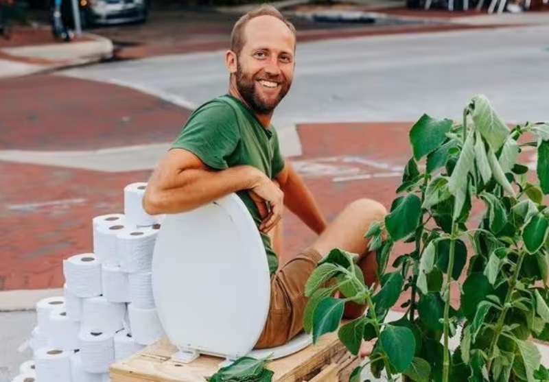 В США мужчина на 10 лет отказался от туалетной бумаги и сэкономил тысячи: что стало заменой 