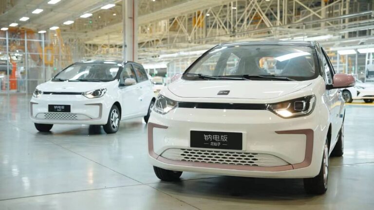 В Китае началось серийное производство первого электромобиля с натриевой батареей - today.ua