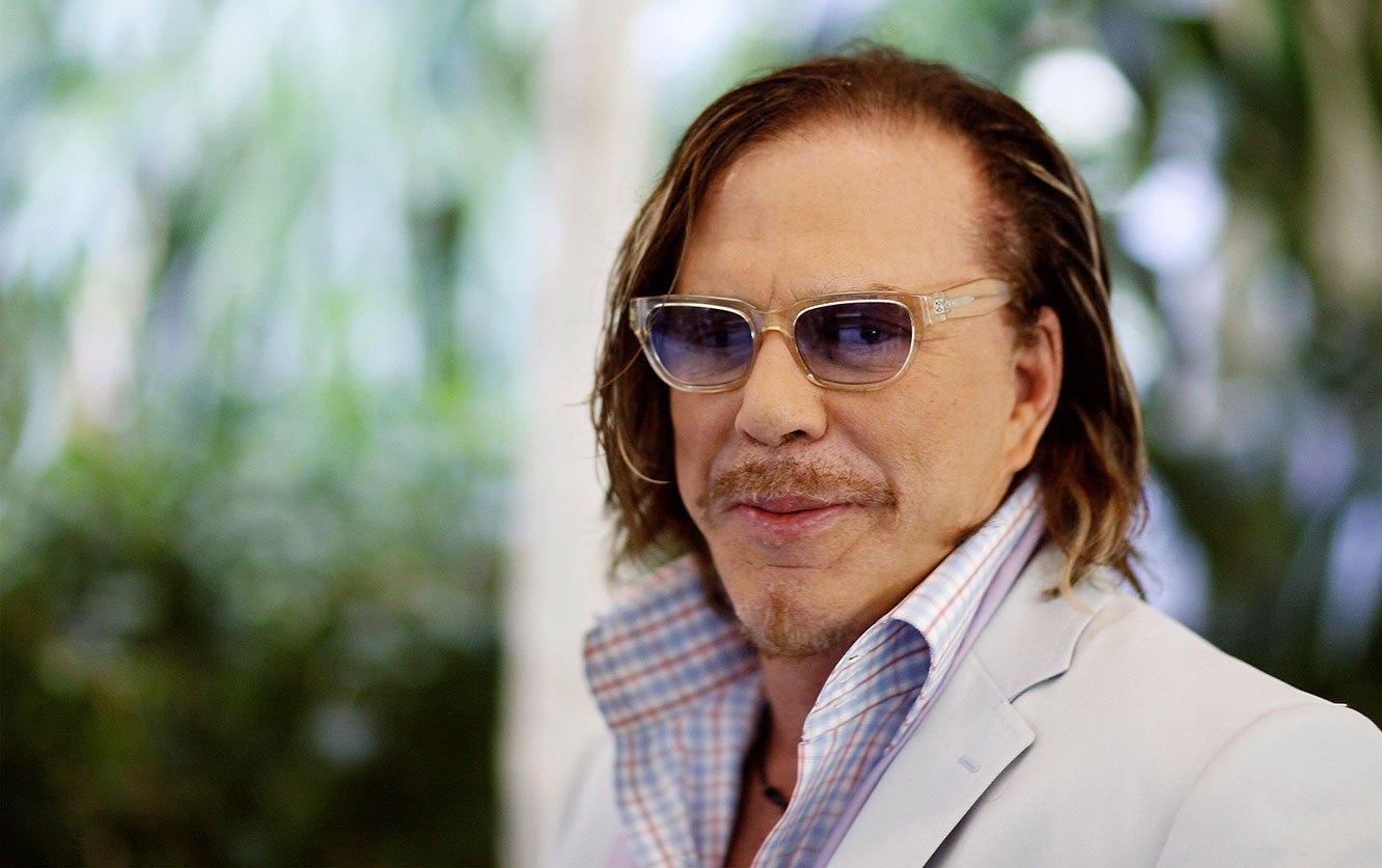 Микки Рурк объявил о сборе средств на помощь жителям Херсона, пострадавшим из-за войны - today.ua