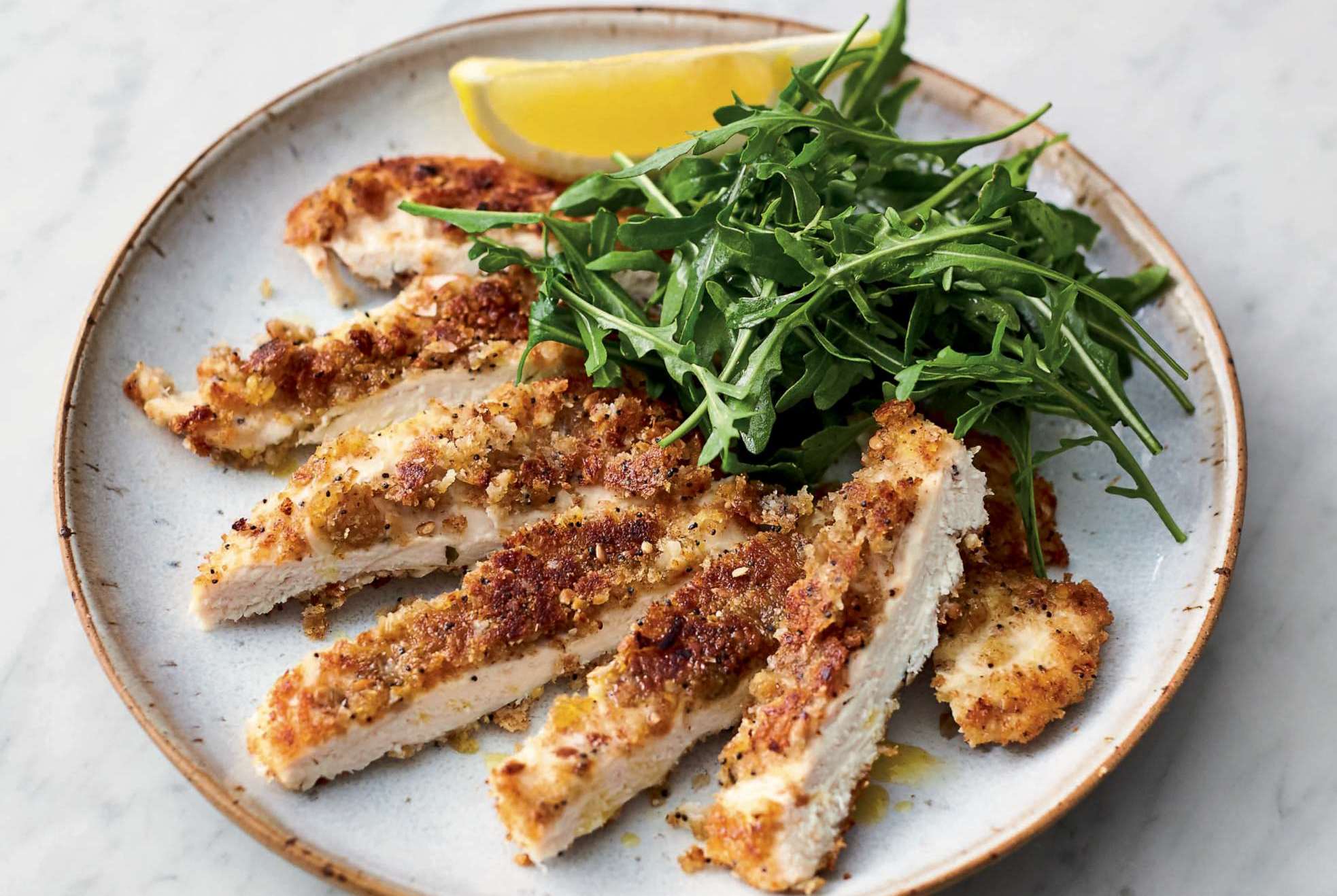 Легка та смачна вечеря з 5 інгредієнтів: рецепт апетитної курки у часниковій паніровці - today.ua