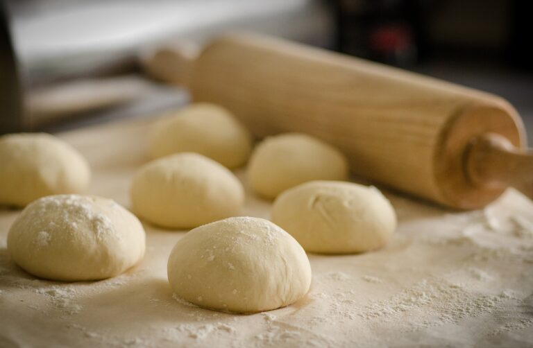 Пирожки будут как у бабушки: рецепт воздушного теста для домашней выпечки  - today.ua
