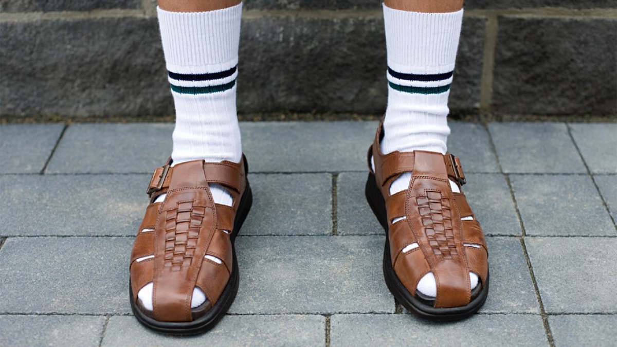 Шкарпетки під сандалії та інші модні помилки чоловіків, які відштовхують жінок
