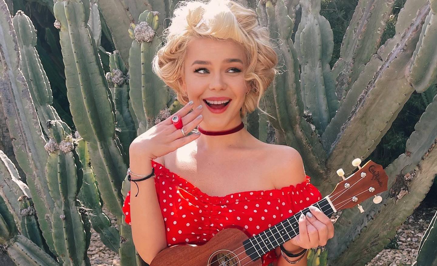 "Нема чим більше дивувати": Аліна Гросу показала пікантні фото в купальнику